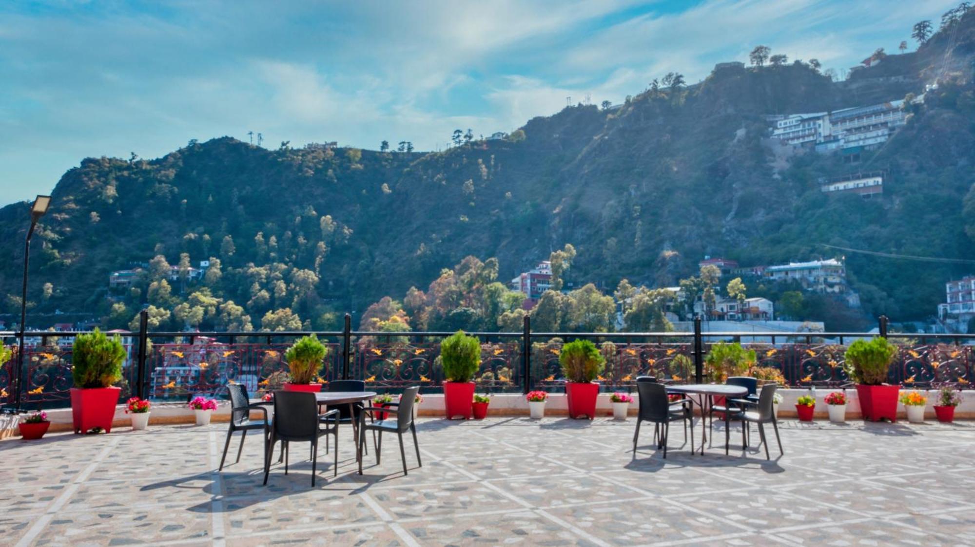 Basera Hotel Мусори Екстериор снимка