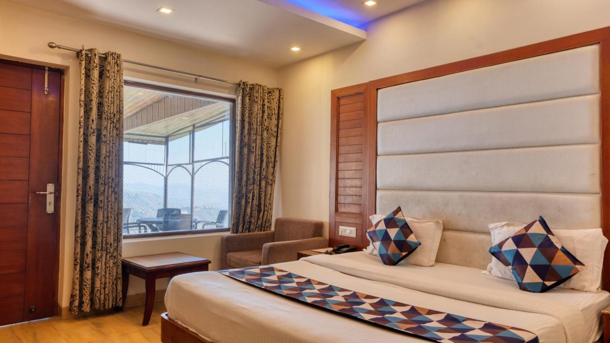 Basera Hotel Мусори Екстериор снимка