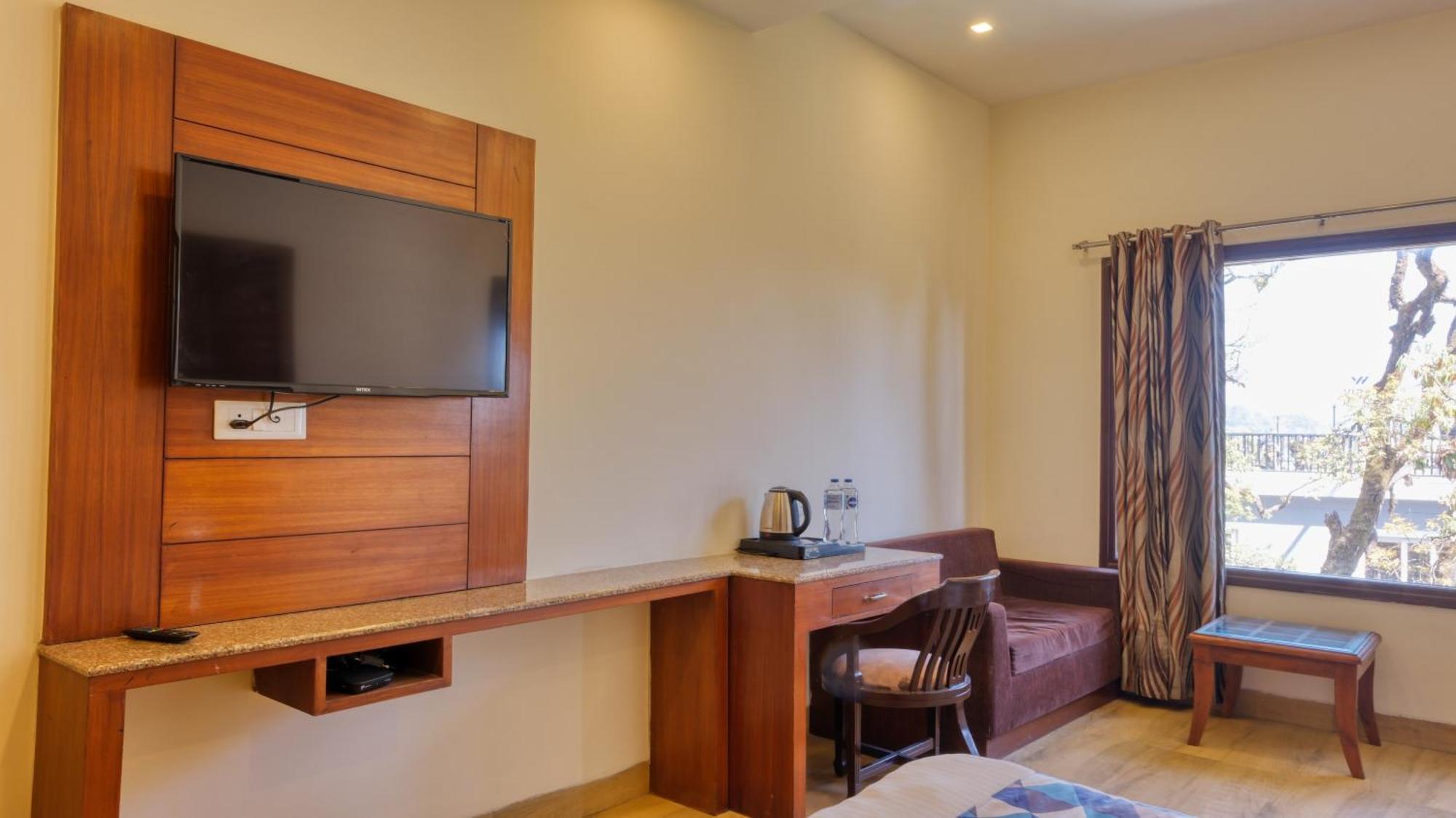 Basera Hotel Мусори Екстериор снимка