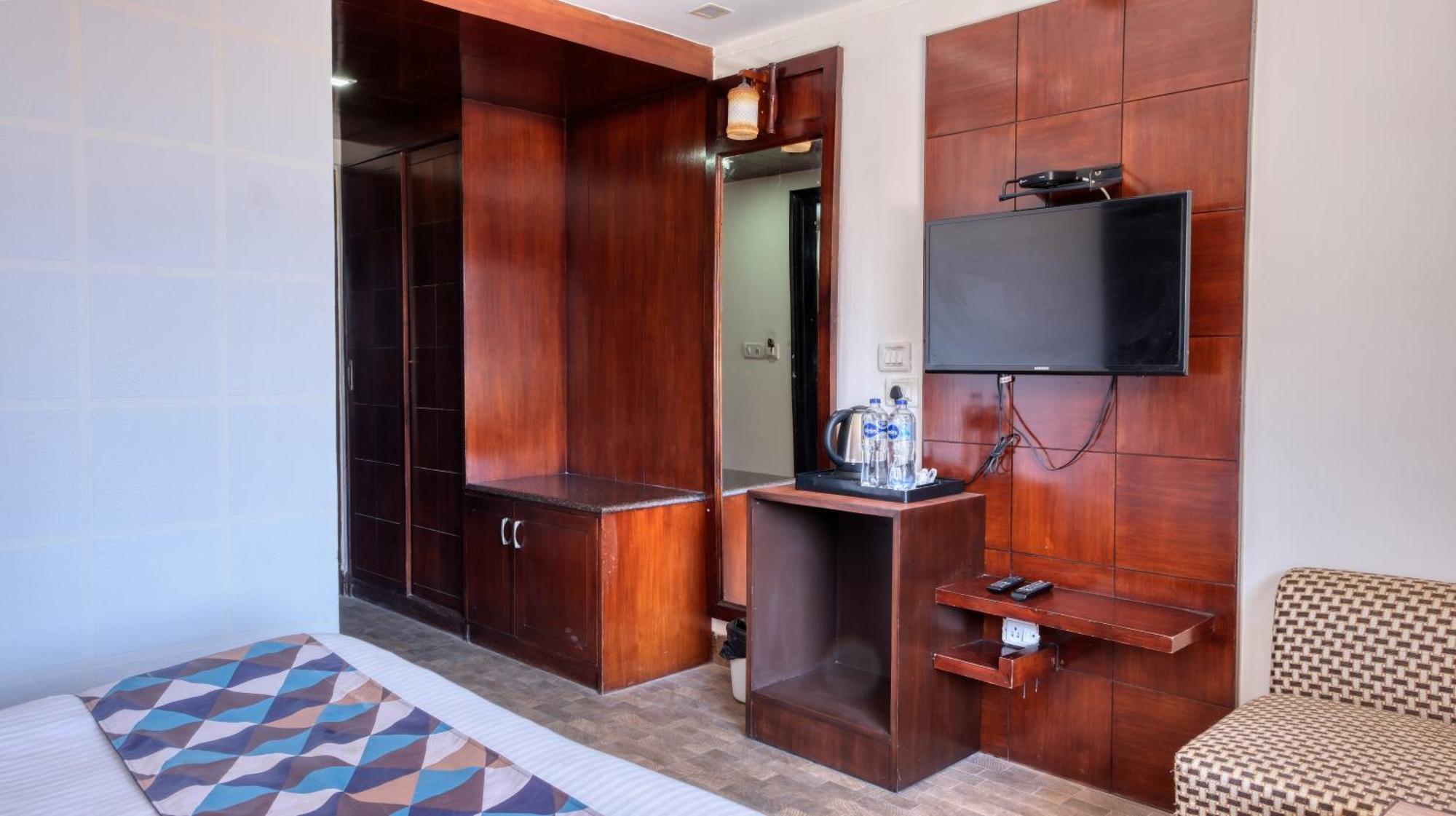 Basera Hotel Мусори Екстериор снимка