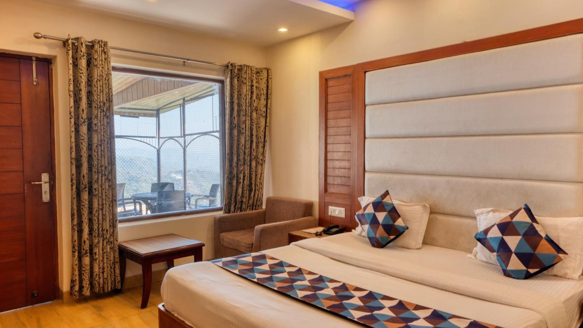 Basera Hotel Мусори Екстериор снимка