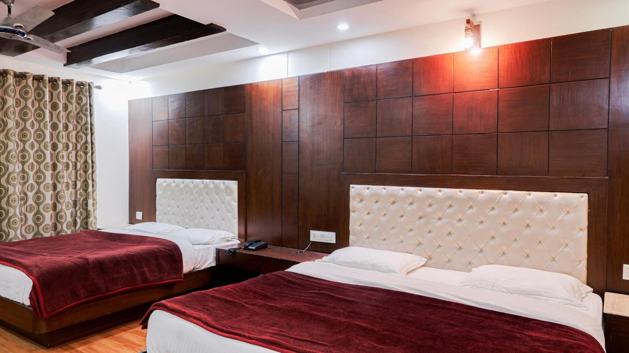 Basera Hotel Мусори Екстериор снимка