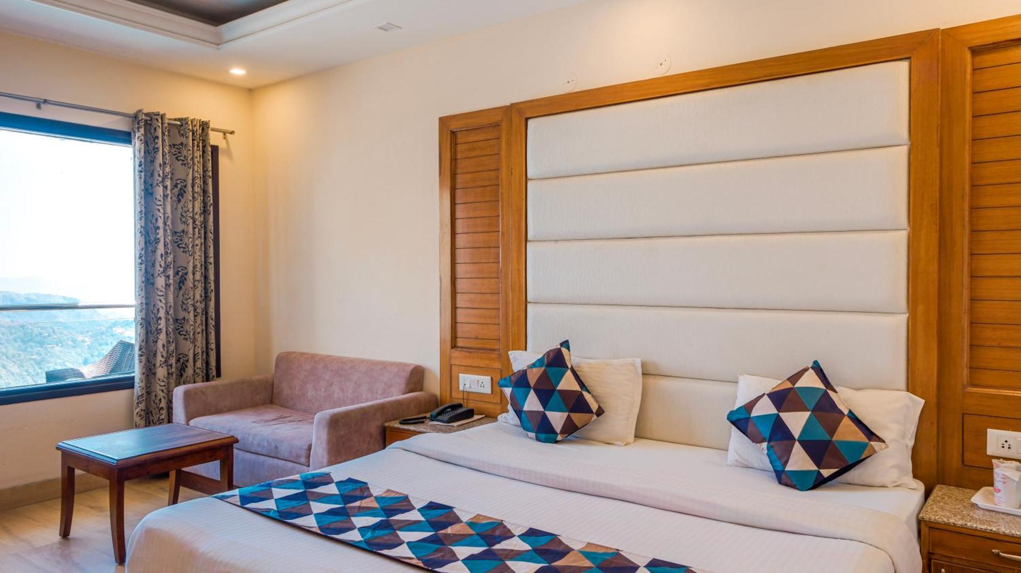 Basera Hotel Мусори Екстериор снимка