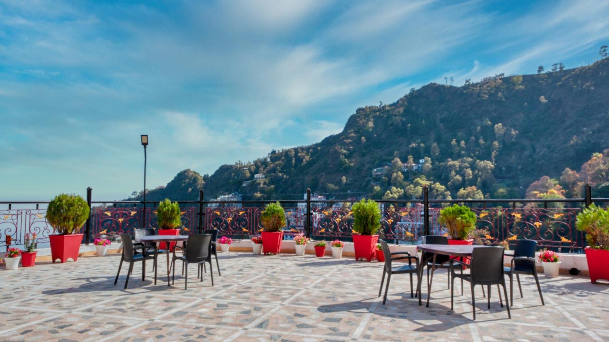 Basera Hotel Мусори Екстериор снимка