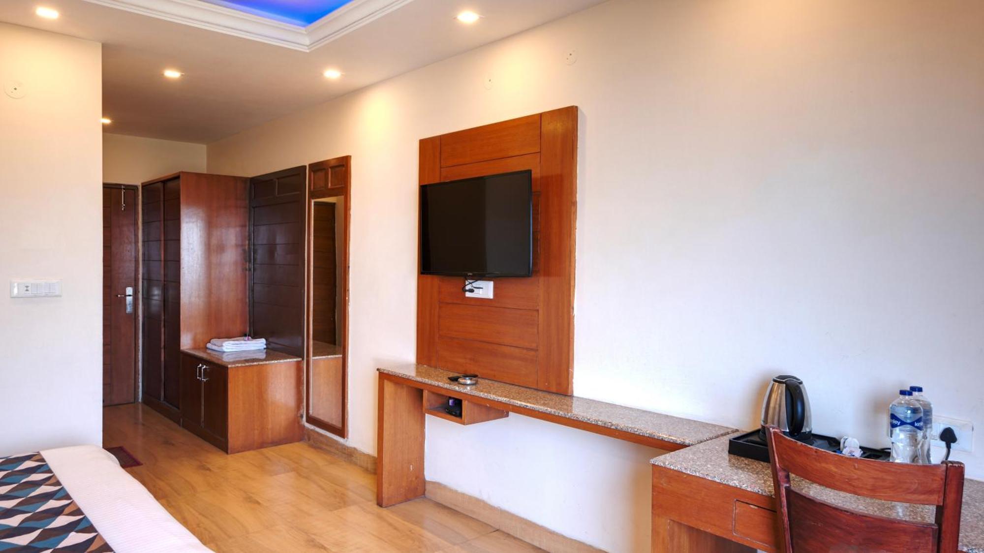 Basera Hotel Мусори Екстериор снимка