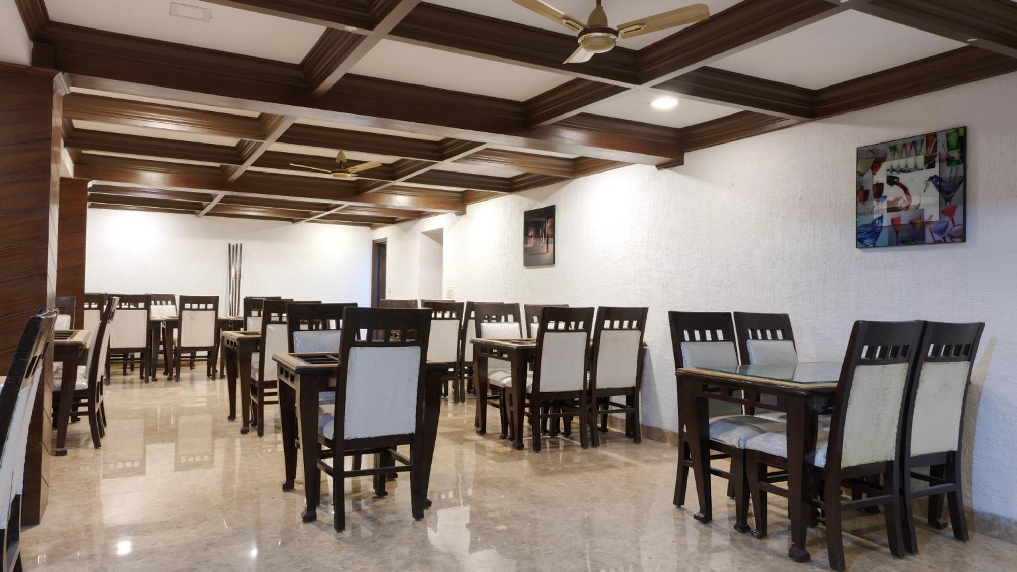 Basera Hotel Мусори Екстериор снимка